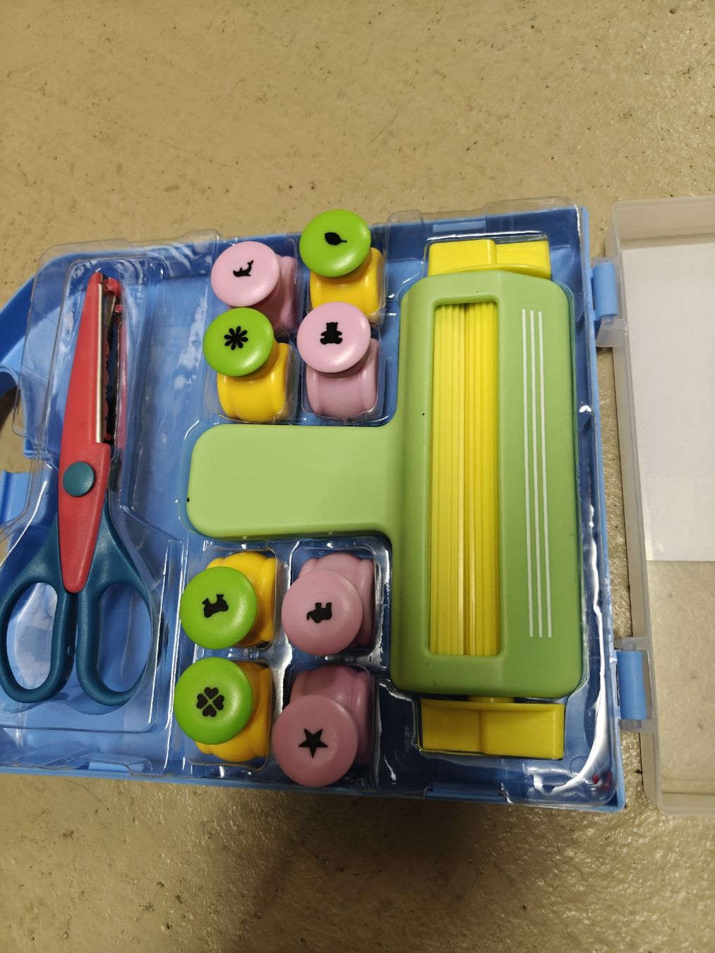 Kit bricolage: Bastelset Craft Cut & Punch Set mit Schere und Stanzer – Usato da Oberwil BL venduto da Julisa01 1