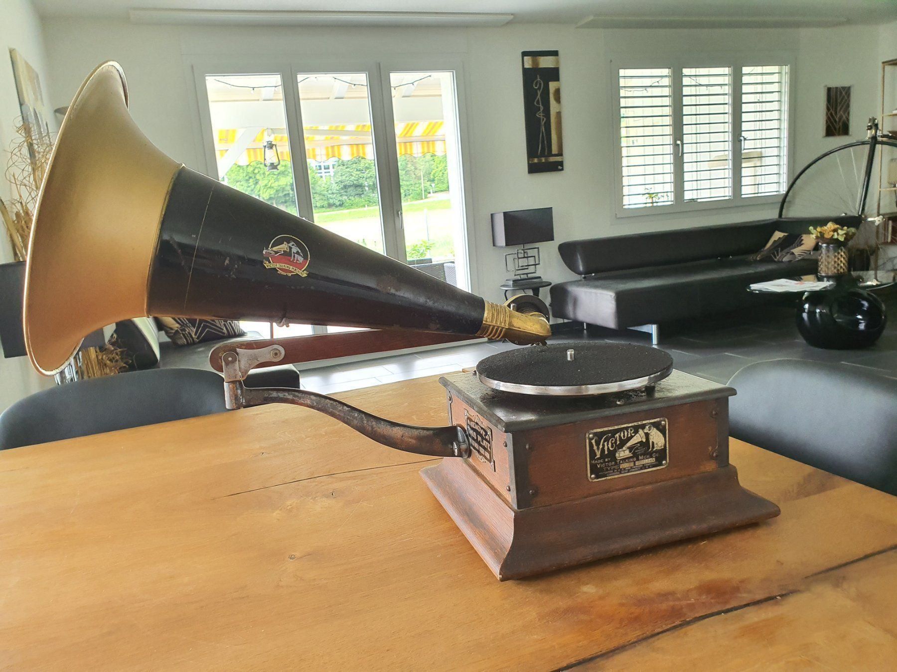 Plattenspieler: Grammophon Victor "Royal" Schwenkarm – Gebraucht aus Hüntwangen von Scarciglias-Antiques 8