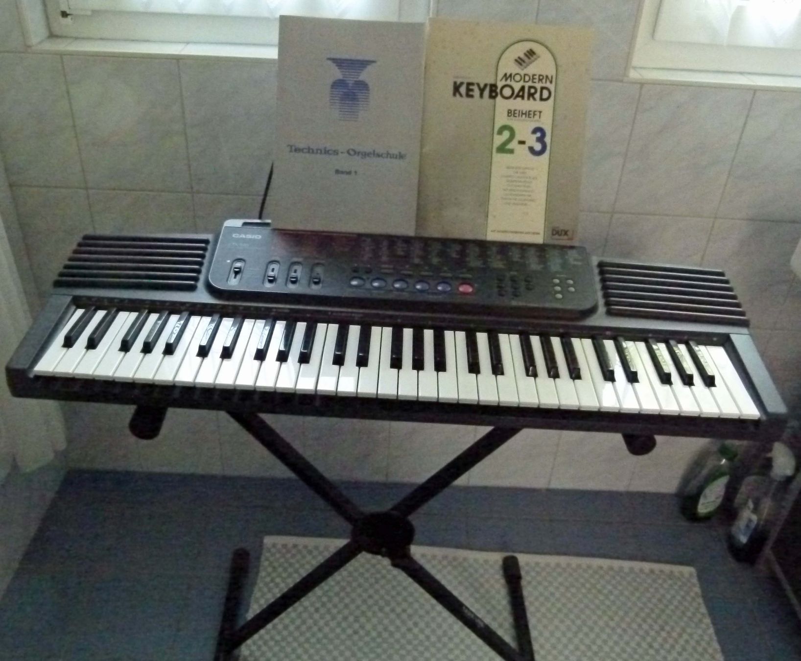 Casio Musikinstrumente: Keyboard Casio CTK 500 mit Ständer – Gebraucht aus Basel von