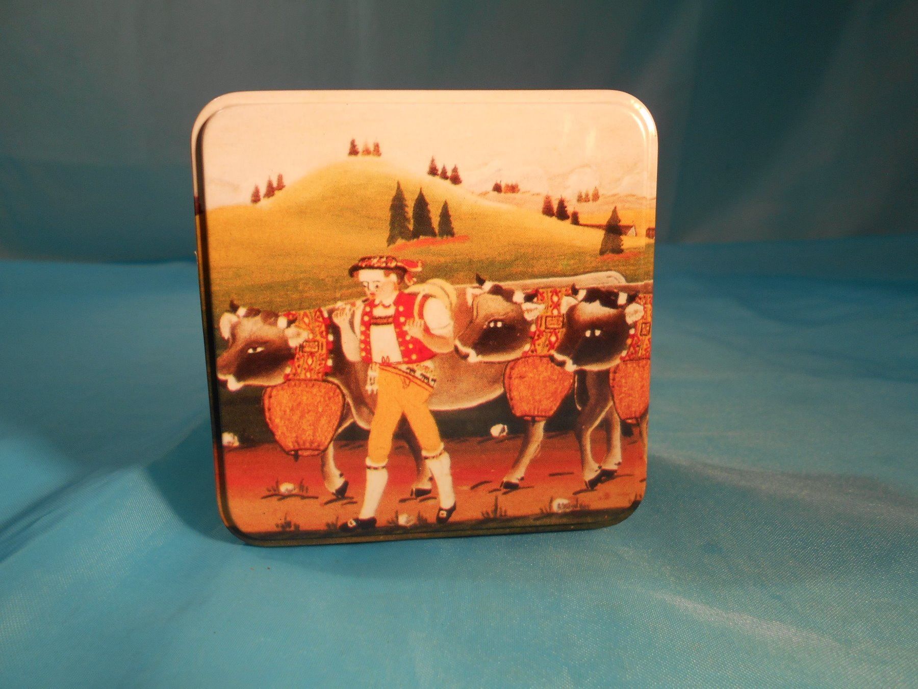 Altro in Decorazioni & Accessori: Blechbüchse mit Alpaufzug Appenzell – Usato da Bellach venduto da JingleCherry