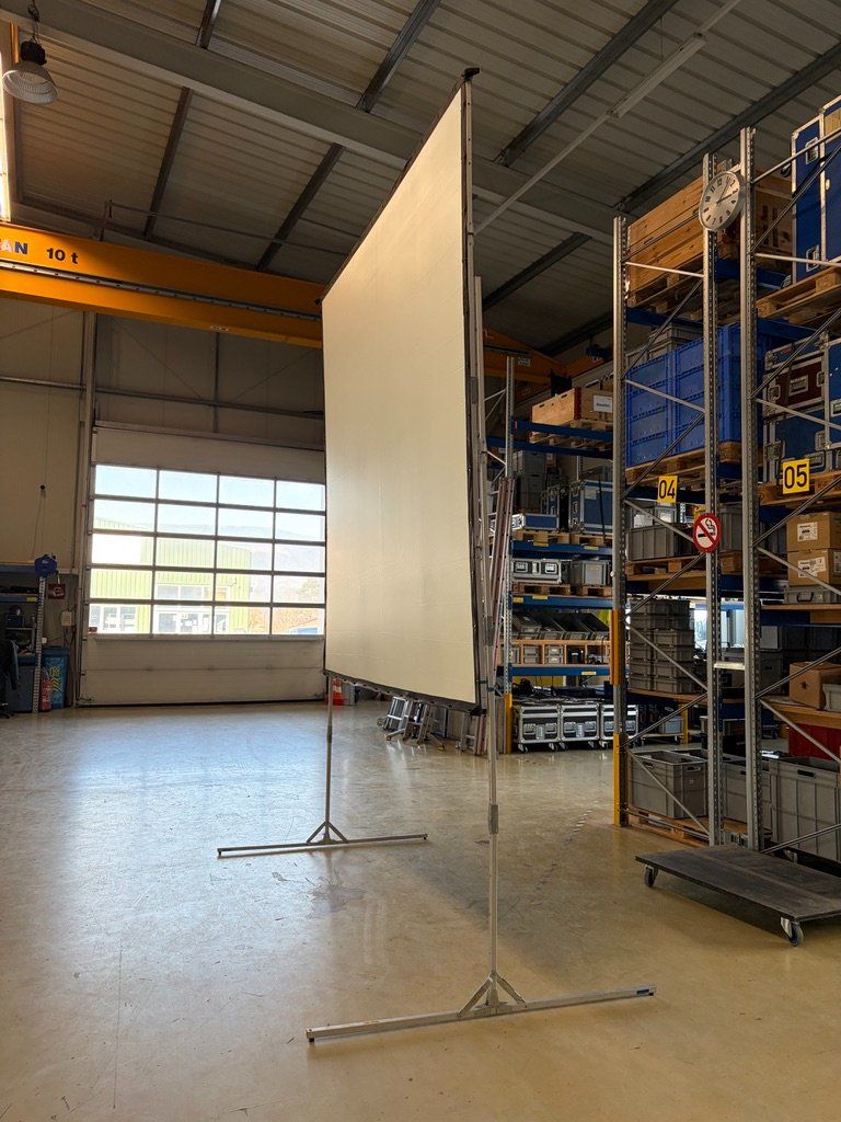 Monitor: Leinwand 2.7m x 2.7m – Difettoso da Deitingen venduto da 303 2