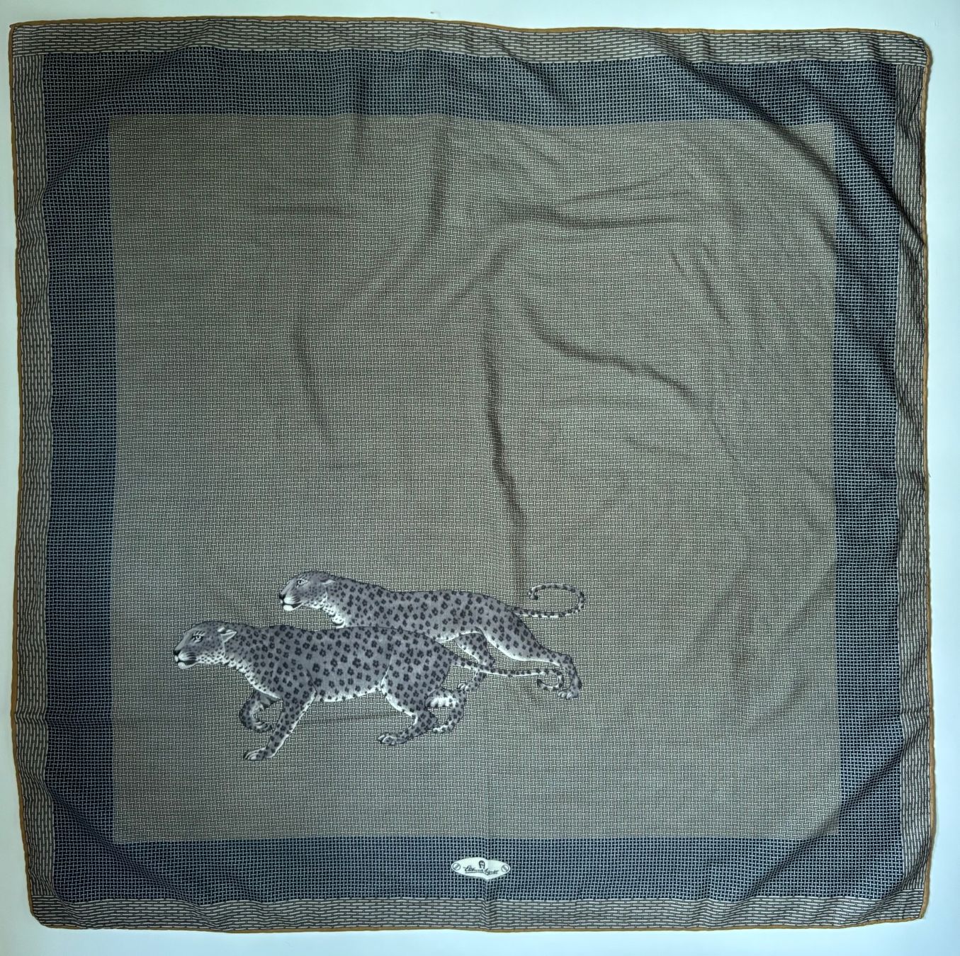 Aigner Foulards, Tücher & Schals: Etienne Aigner Scarf Leopard Pattern – Gebraucht aus Zürich von hol_bc6v 2