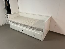 IKEA HEMNES Tagesbett mit VANNAREID Matratzen