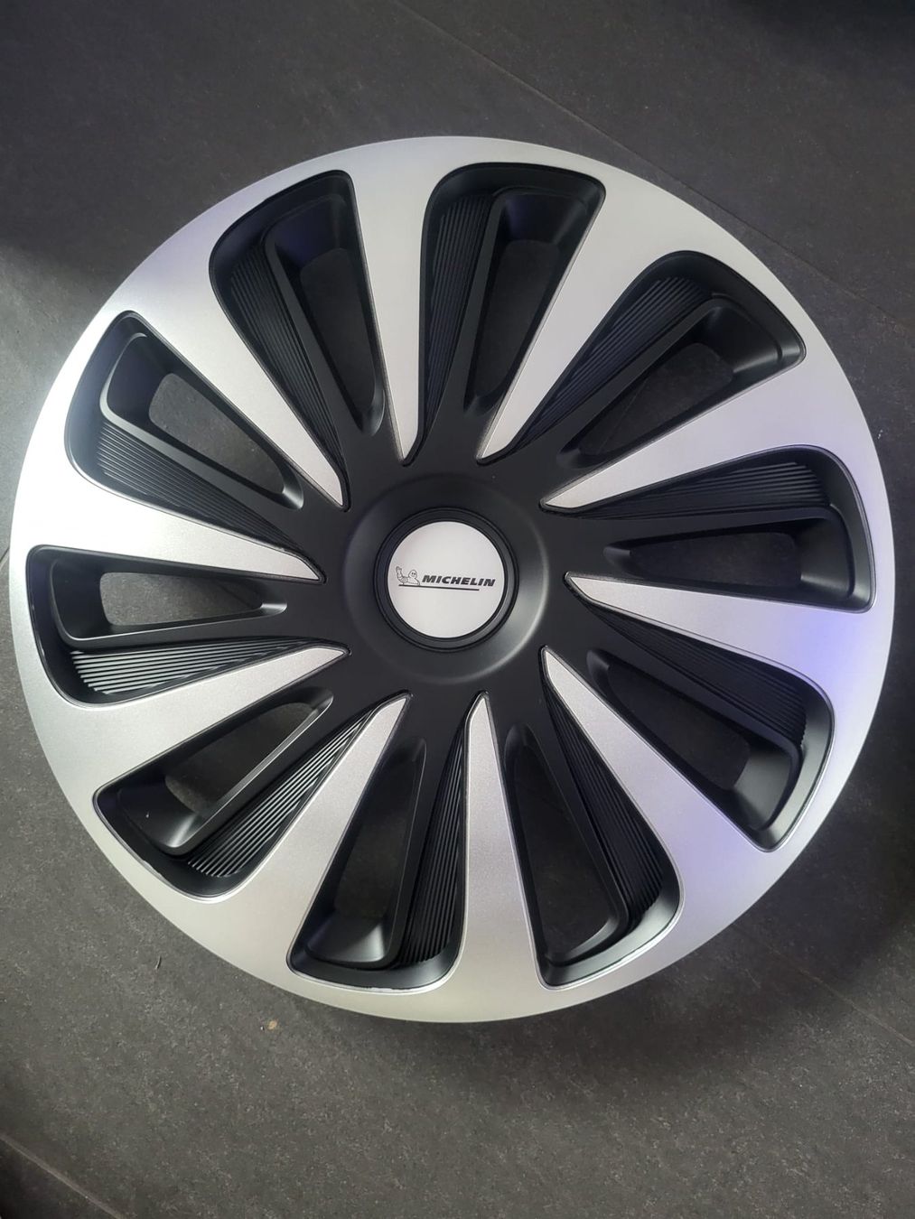 Michelin Pneumatici & Ruote complete: Radkappen 15 Zoll Michelin – Usato da St Gallen venduto da sancassan 1