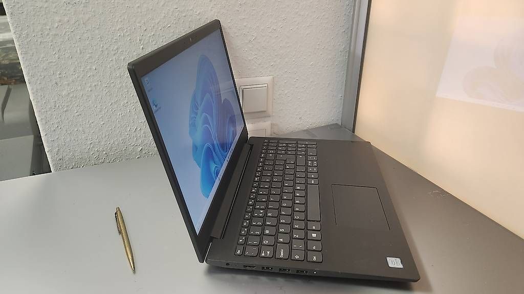 Notebook: Lenovo V15 81YE Ecran 15" Intel Core i5 8th Gen  – Usato da Donneloye venduto da ire_767q 1
