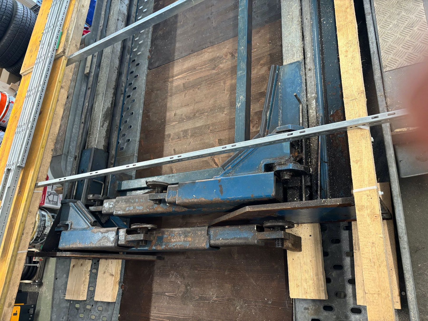 Piattaforme elevatrici & Crick: Hebebühne, Autolift – Usato da Emmenbrücke venduto da car08 2