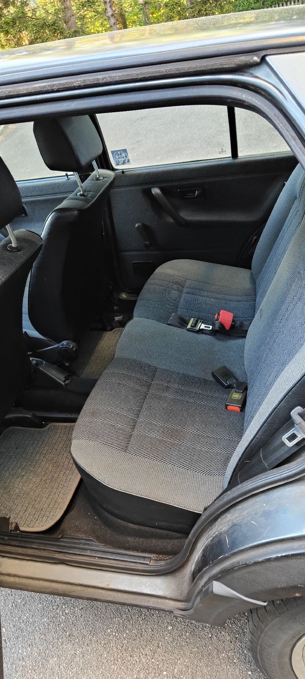 VW Automobili: VW Golf 2 1990  1.6l – Usato da Weinfelden venduto da Corinn.E 5
