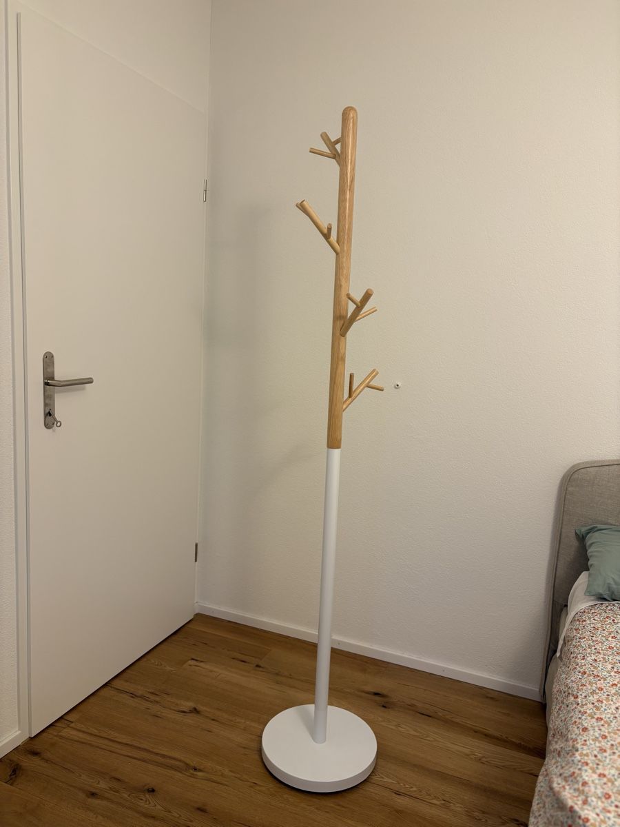 Appendiabiti: Appendiabiti a forma di albero in legno e bianco – Nuovo (secondo la descrizione) da St. Gallen venduto da giu_c7f6