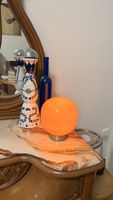 Glas Tischlampe Kugel orange Metallfuss