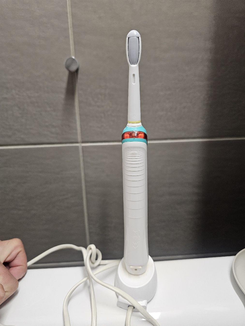 Oral B Cura dei denti: Oral-B TriZone 1000 – Usato da Wohlen AG venduto da niki31 1