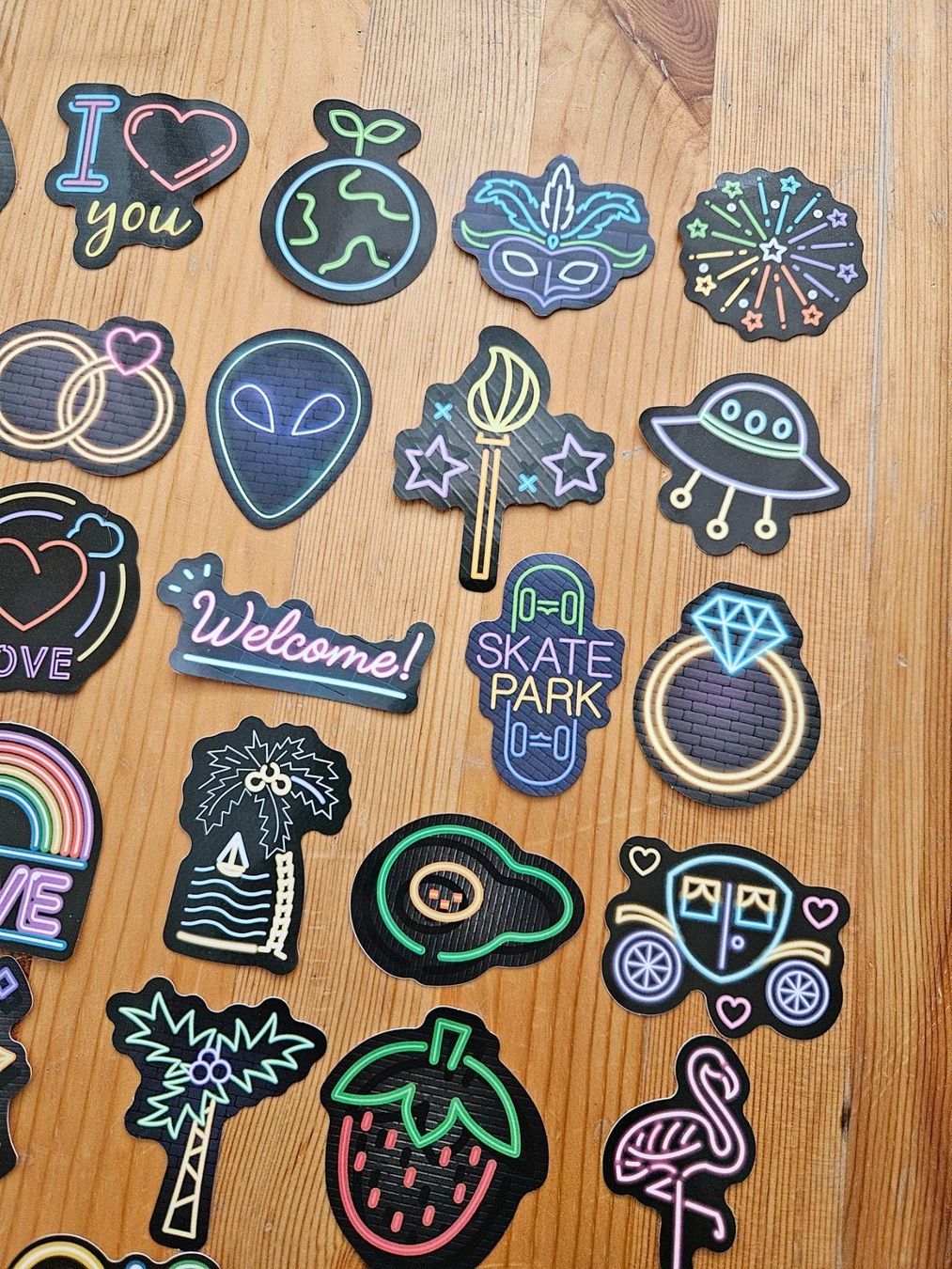 Autocollants: 50 Aufkleber Sticker Neon Style – Neuf avec emballage d'origine à Hägglingen par United-Village-Trade 2