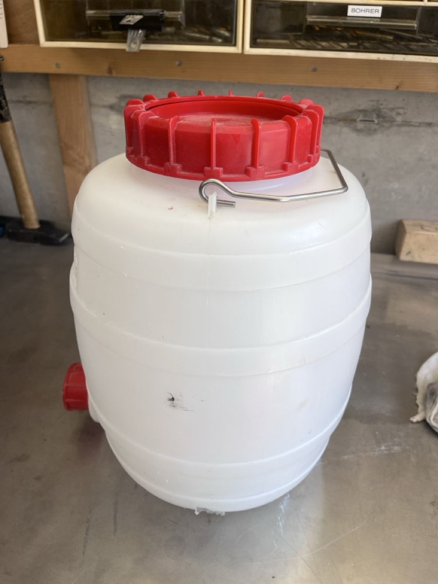 Abbeveratoi e trogoli: Wassertank unbenutzt  – Nuovo e nell'imballaggio originale da Scherzingen venduto da Husabergli