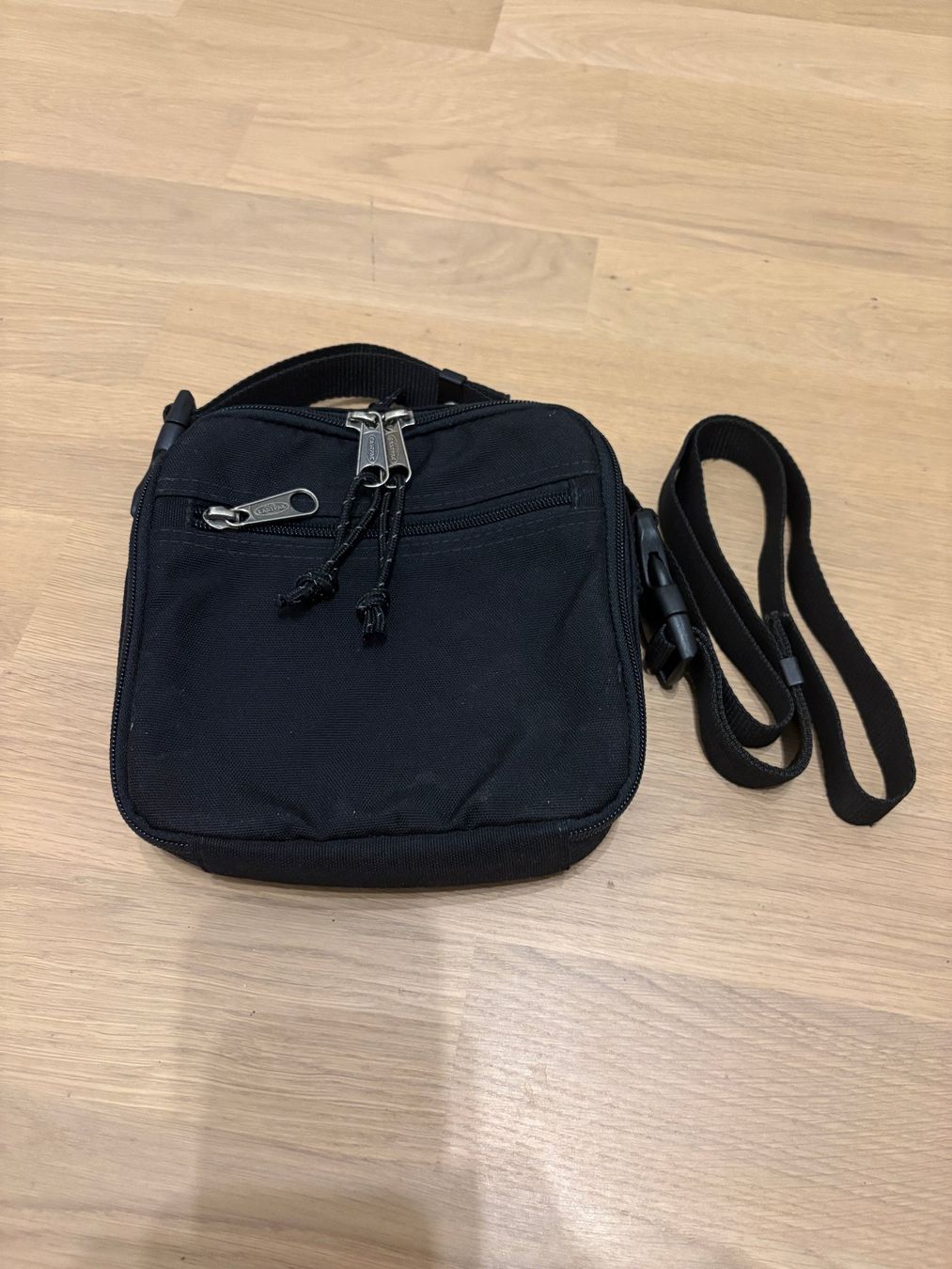 Eastpak Borse: Eastpak Umhängetasche – Nuovo (secondo la descrizione) da Dornach venduto da Hofleur 1