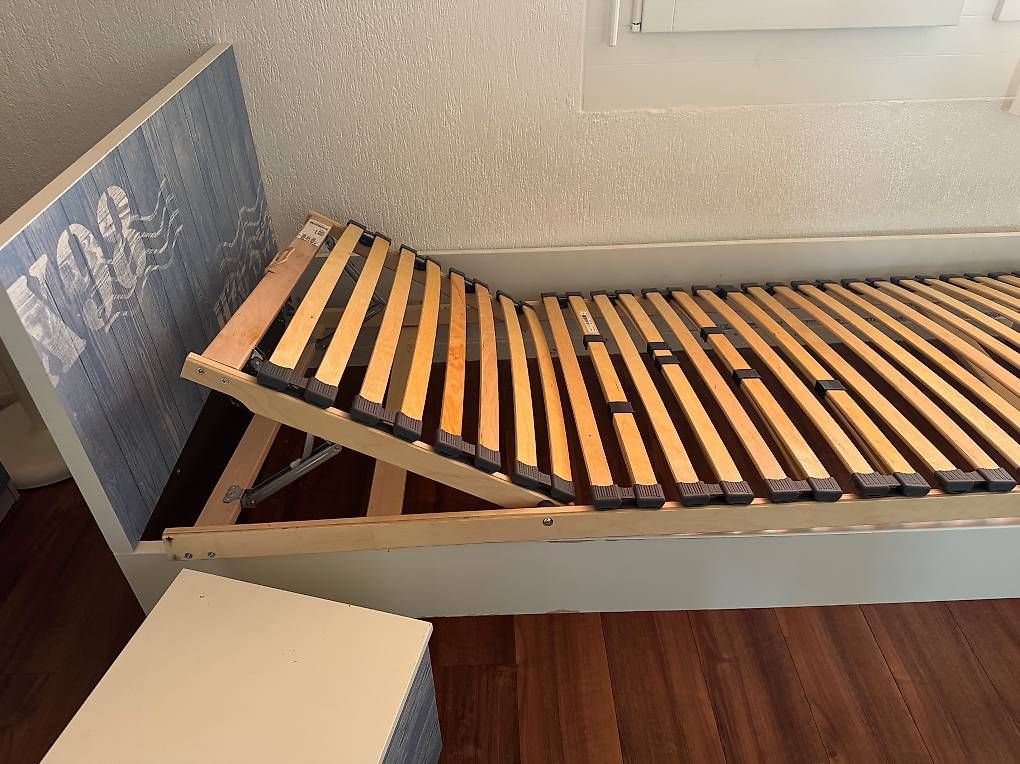 Betten: Jugendbett 90x200 – Gebraucht aus Ettiswil von SHE75 2