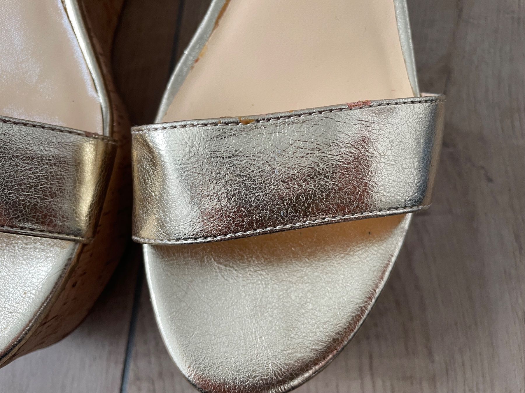 Damenschuhe: Keilsandaletten gold von Bata Gr. 37 – Gebraucht aus Waltenschwil von hansnine 3
