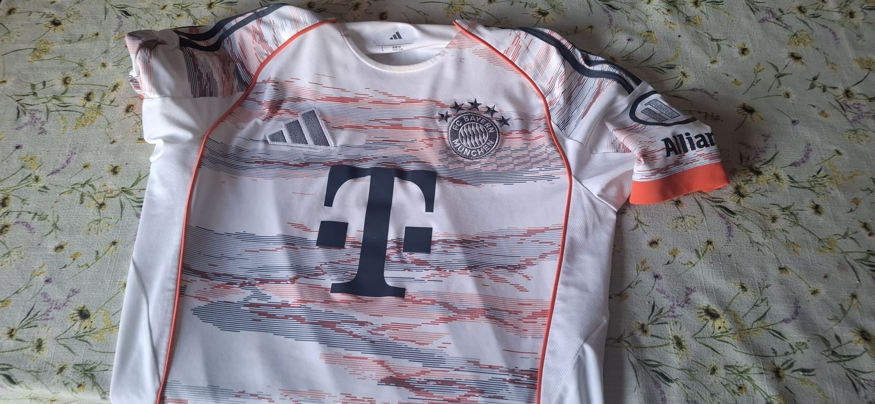 Bayern München Canottiere & Pantaloni: Bayern München Trikot  – Usato da Wald ZH venduto da Djsnack2003
