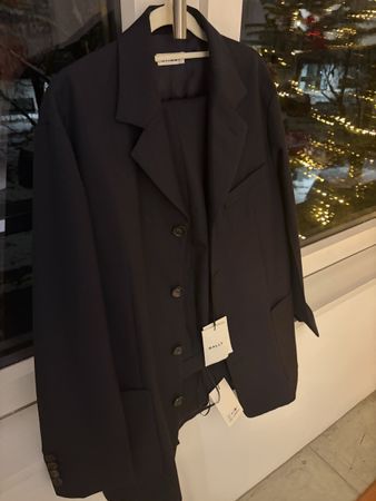 Bally woman’s Navy Suit, never worn, Italian size 40
