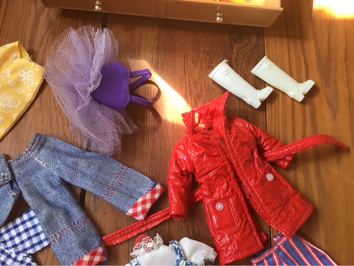 Bambole: Daisy Mary Quant Schrank mit Kleidung und Accessoires – Usato da Birsfelden venduto da rah_8bfj 8