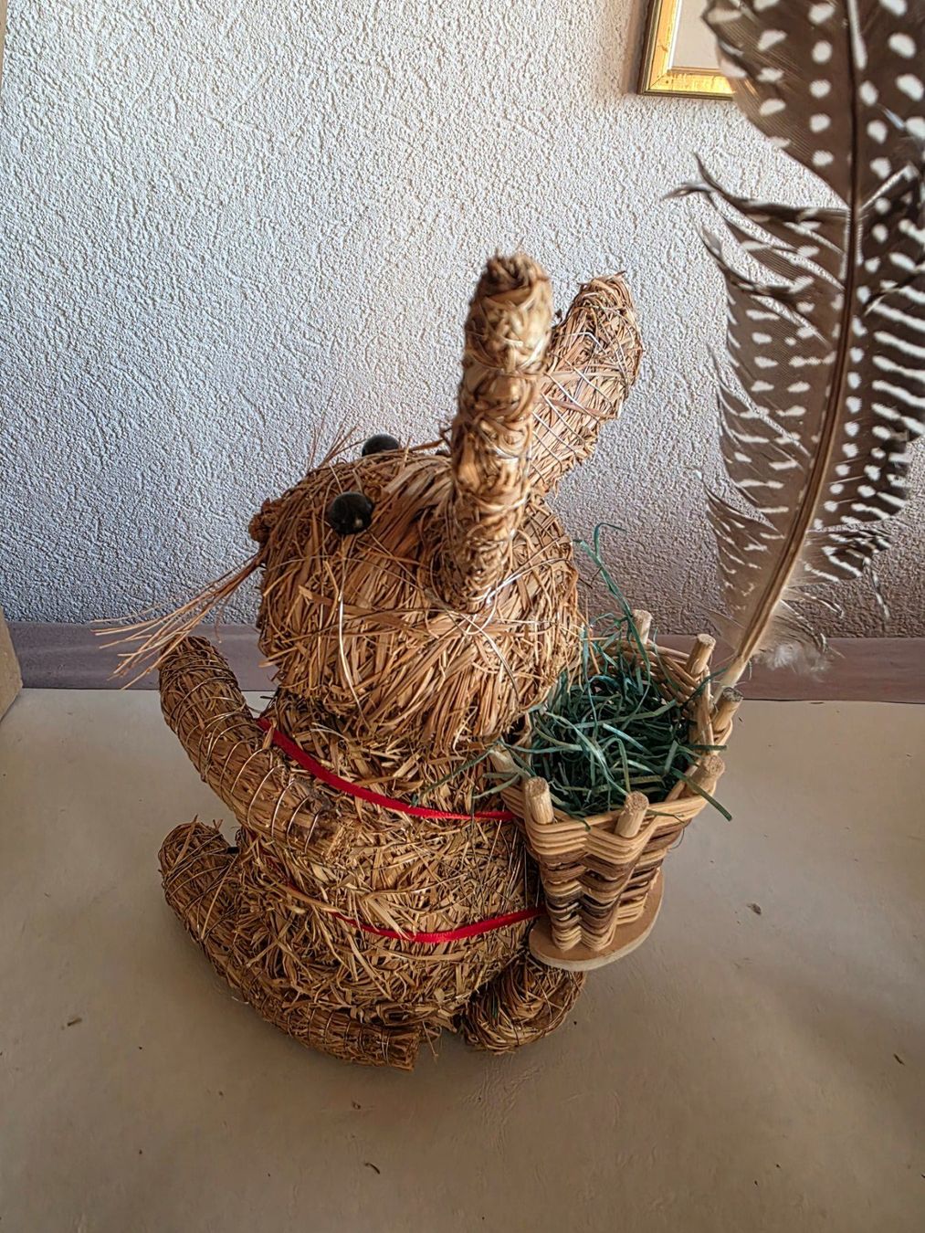 Figuren: Dekoration Oster Hase Stroh Handarbeit mit echten Accessoire – Gebraucht aus Walterswil BE von Lonitti 2