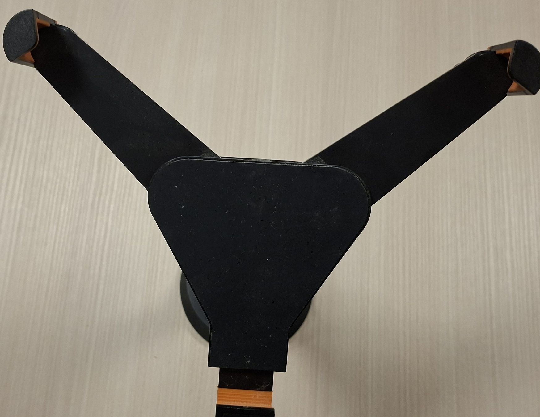 Altro per computer & reti: Support mural articulé pour tablette, noir, état correct – Usato da Crissier venduto da AT2SA