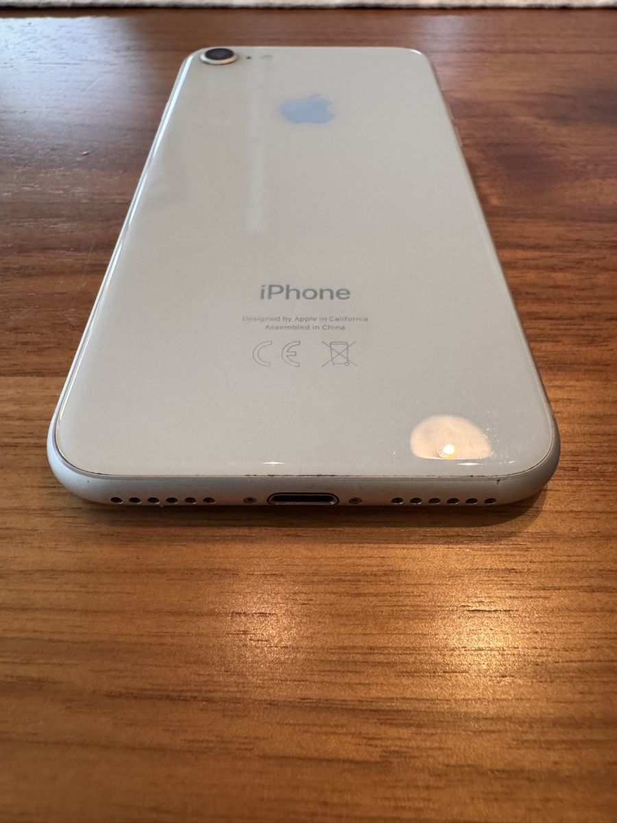 Apple Telefoni cellulari / Smartphones: iPhone 8 White 64 GB – Usato da Sarnen venduto da Qwertziop74 2
