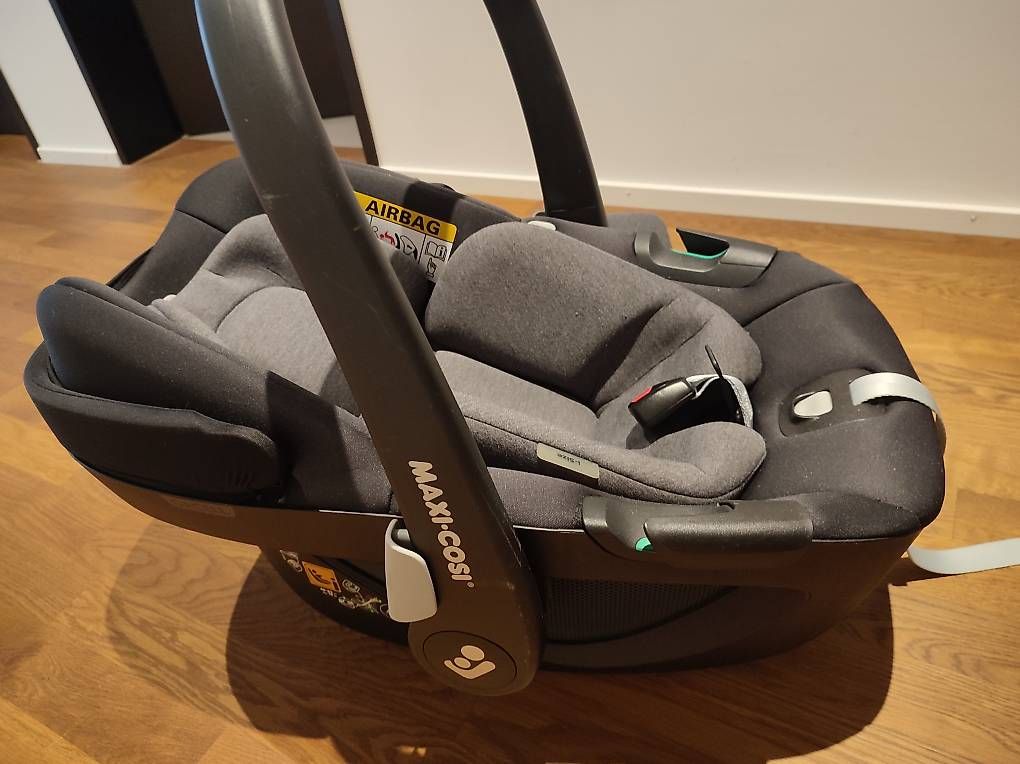 Maxi-Cosi Seggiolini per auto: MAXI COSI Babyschale Pebble 360 Essential Black – Usato da Rothenburg venduto da Doktorduden 3