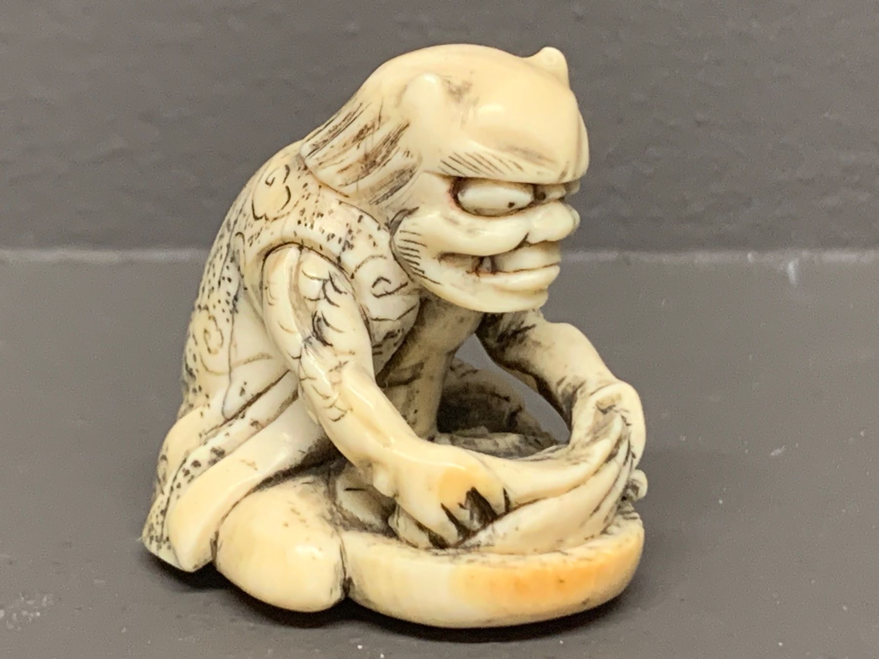 Figuren: Netsuke eines Oni 1. Hälfte 20. Jh Mammut – Gebraucht aus Zürich von boa_5yps 3
