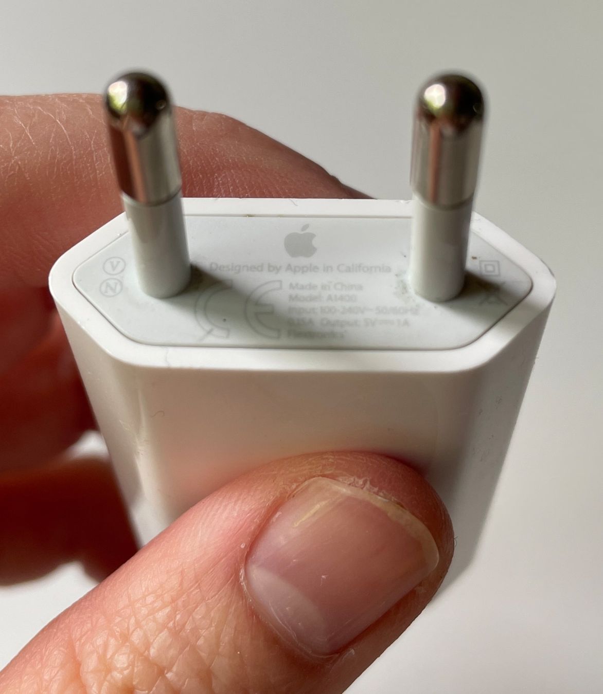 Apple Caricabatterie: Original Apple USB Ladeadapter, Stecker - guter Zustand – Usato da Urtenen-Schönbühl venduto da winterkalt 2