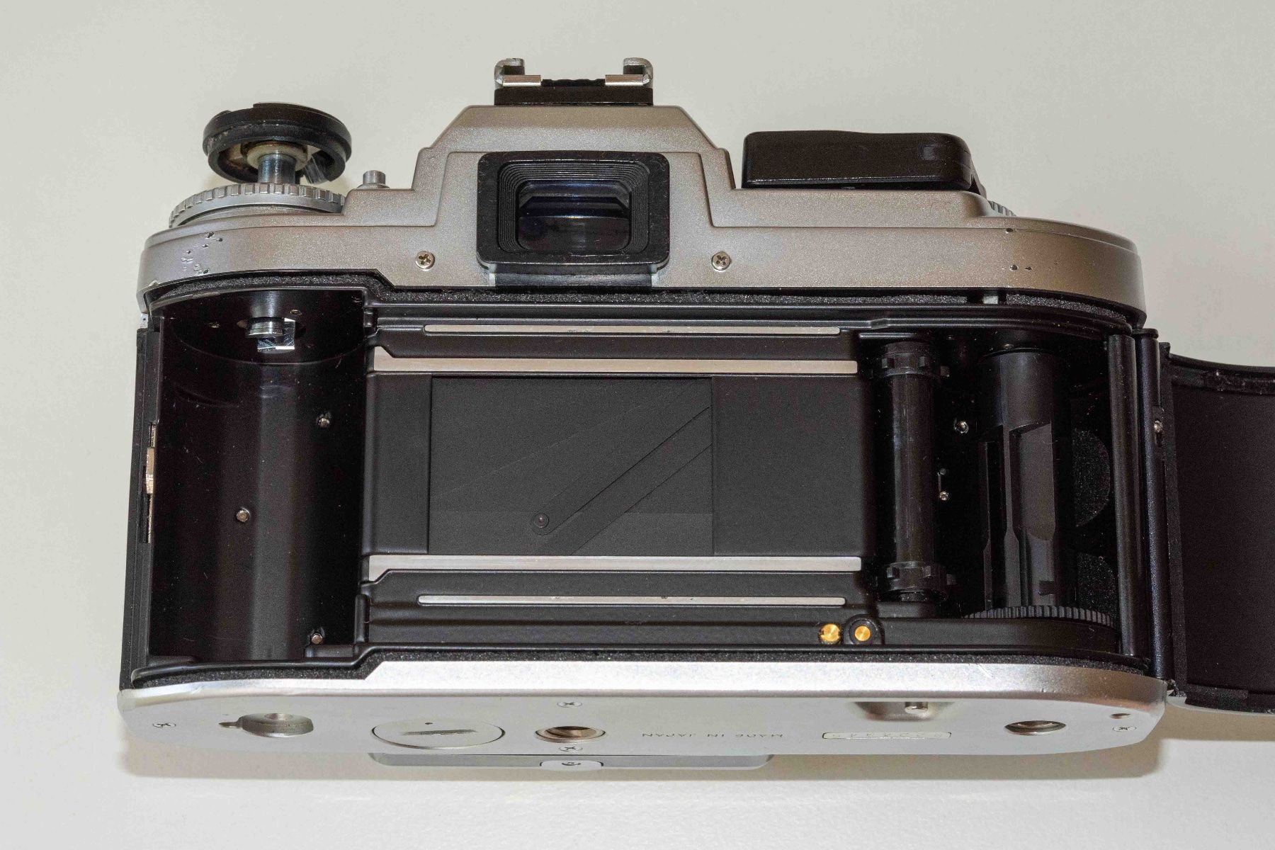 Nikon Fotocamera: Nikon FG - revidiert – Usato da Schwerzenbach venduto da floridan 6