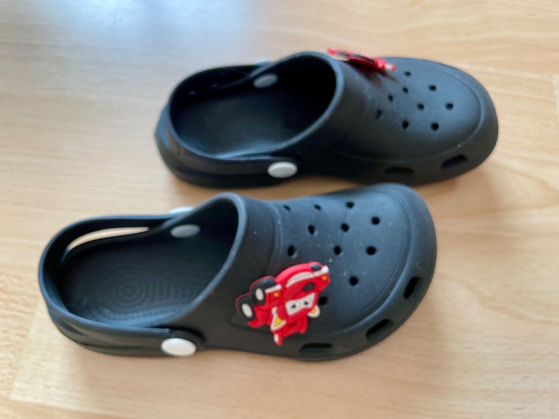 Scarpe per ragazzi: Strandschuhe Buben, schwarz, Grösse 31 – Usato da Weingarten-Kalth venduto da ana_tim 1