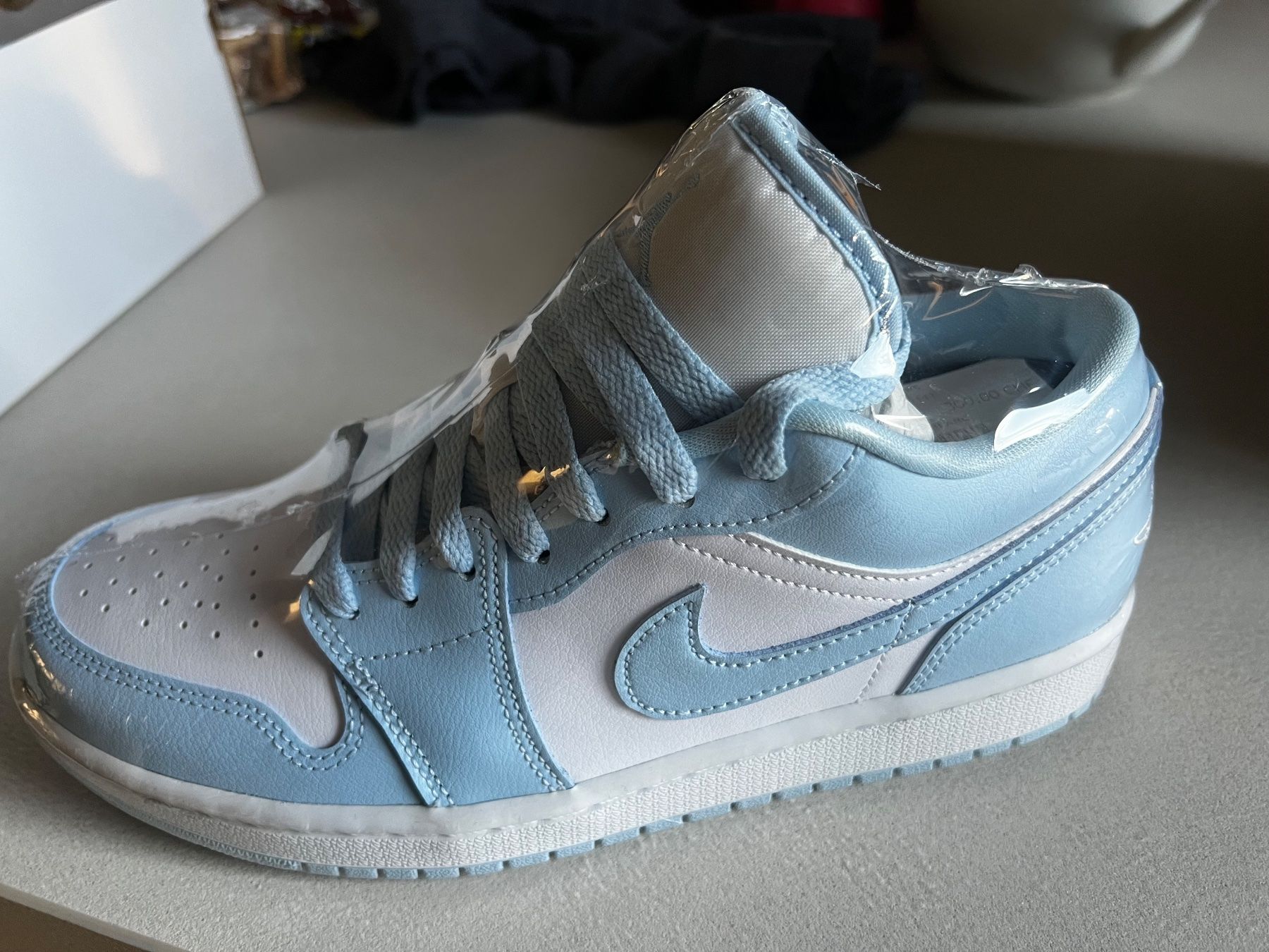 Jordan Scarpe da donna: AIR JORDAN 1 UNIVERSITY BLUE – Nuovo e nell'imballaggio originale da Chêne-Bougeries venduto da JMAD