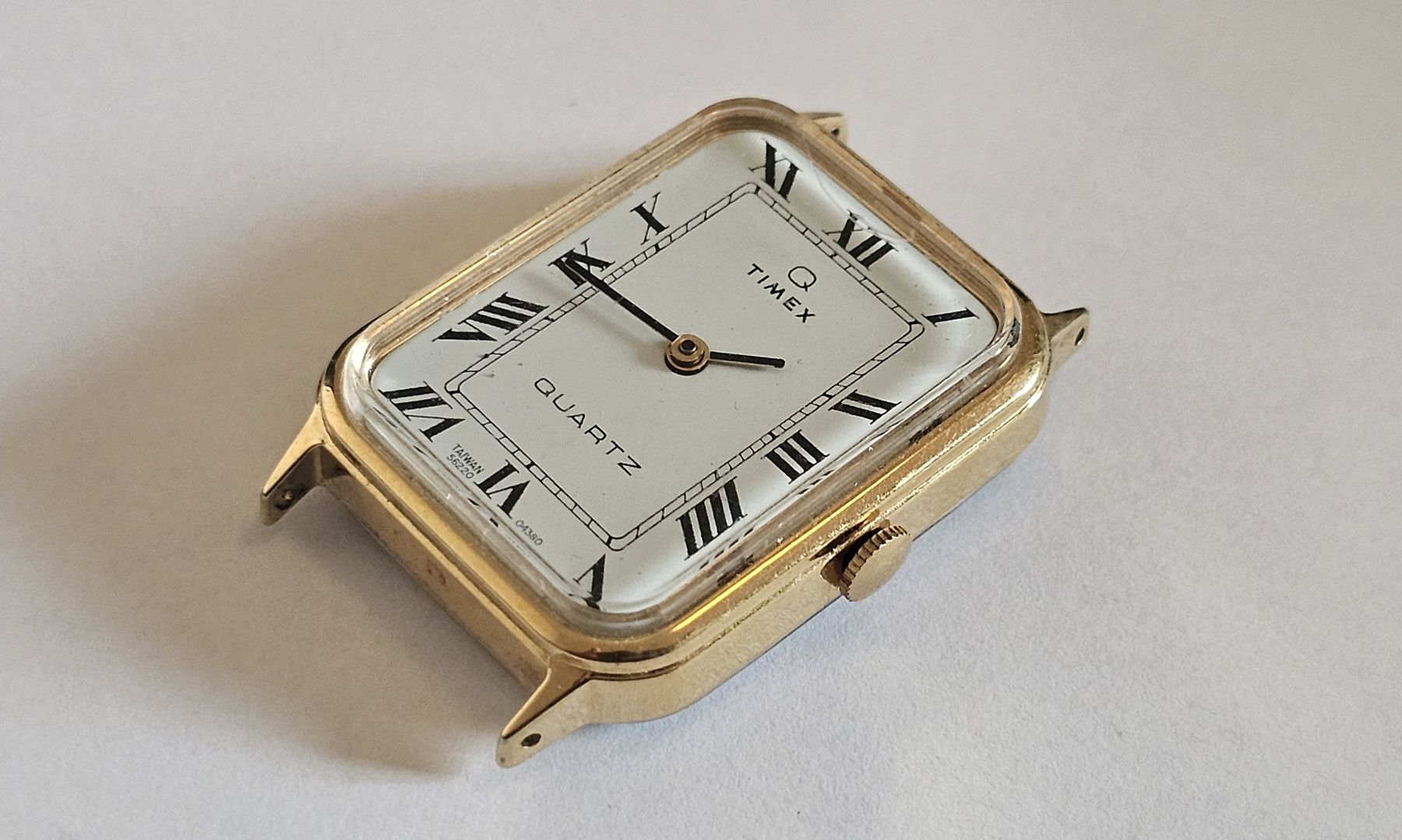 Timex Orologi:  Timex Quartz rectangulaire dorée pour homme DÉFECTUEUSE  – Difettoso da Genève venduto da Fresko01 1