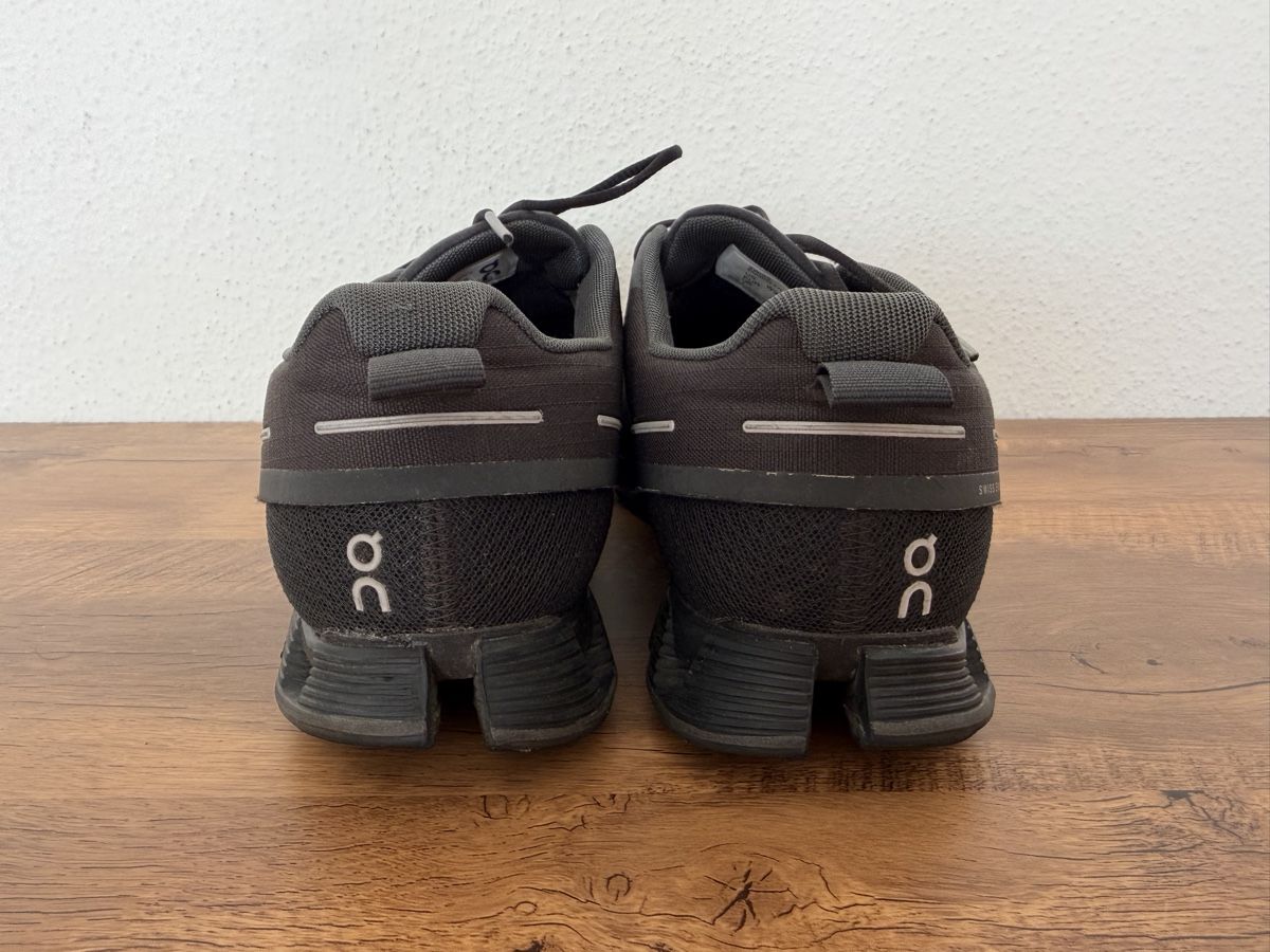 On Scarpe da uomo: Chaussures On Running Cloud Waterproof noir taille 41 – Usato da Brügg BE venduto da Goob 4