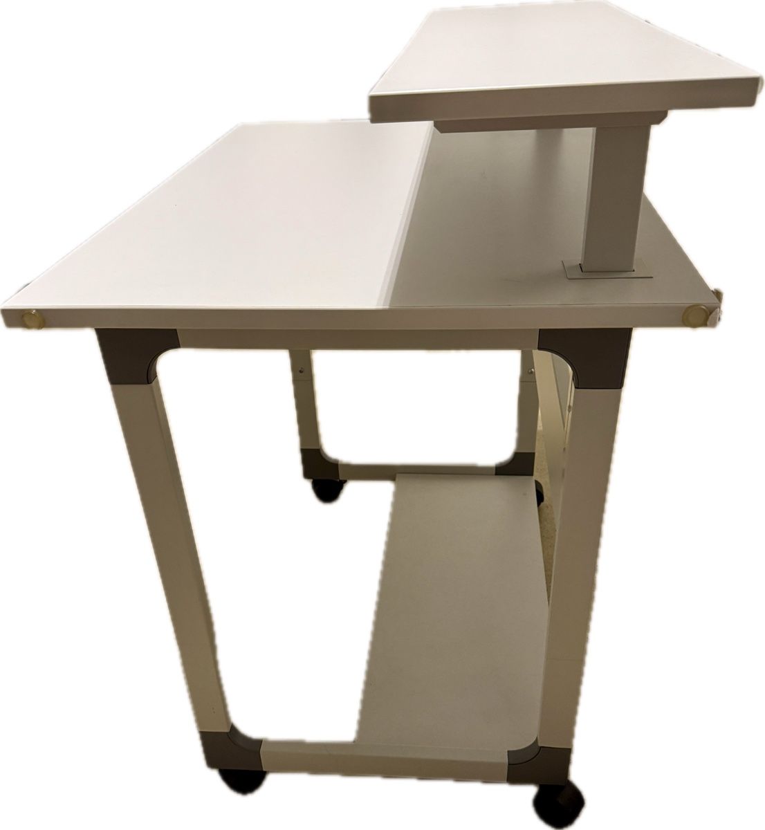 Tables: Computer-Tisch auf Rollen – D'occasion à Winterthur par Tmira 2
