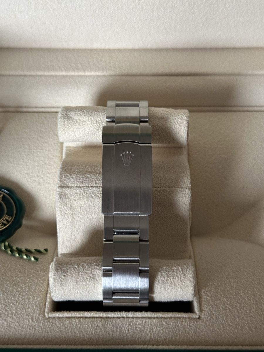 Rolex Orologi: Rolex Oyster Perpetual 41mm Green – Nuovo (secondo la descrizione) da Bern venduto da Mkey 2