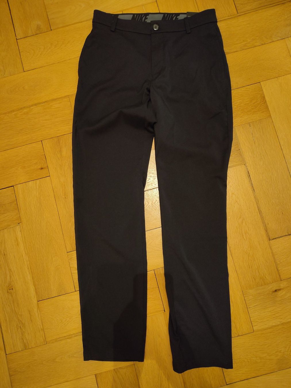 Nike Pantaloni: Sporthose – Nuovo (secondo la descrizione) da Bern venduto da Linii