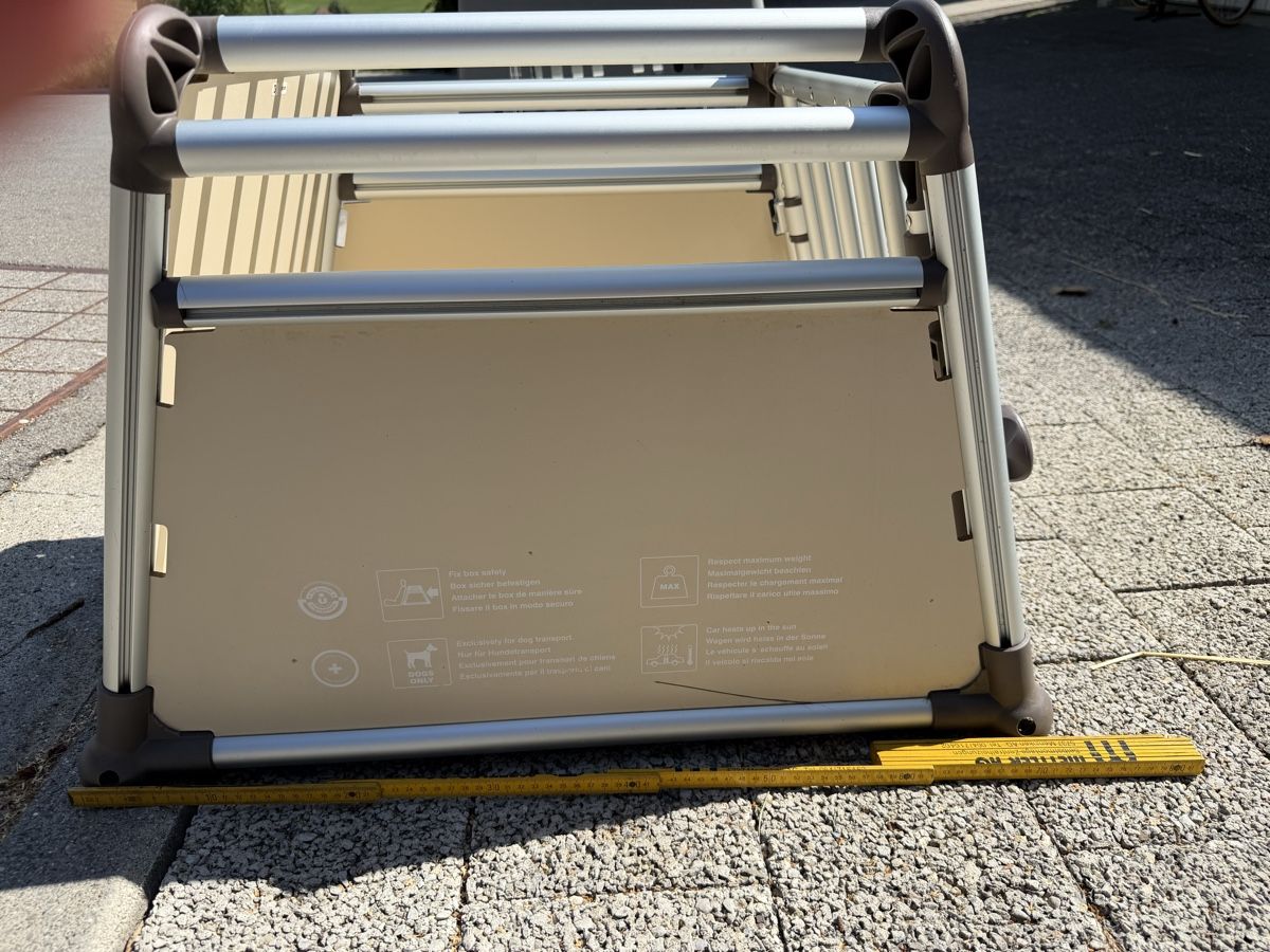 4pets Gabbie, trasporto & Sicurezza: 4pets Hundebox Grösse S Aluminium Beige – Usato da Ennetmoos venduto da Raragon 2