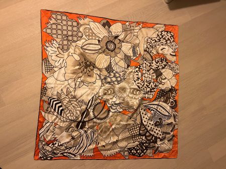 Orange Seidenschal mit Blumenmuster - Sommer Accessoire