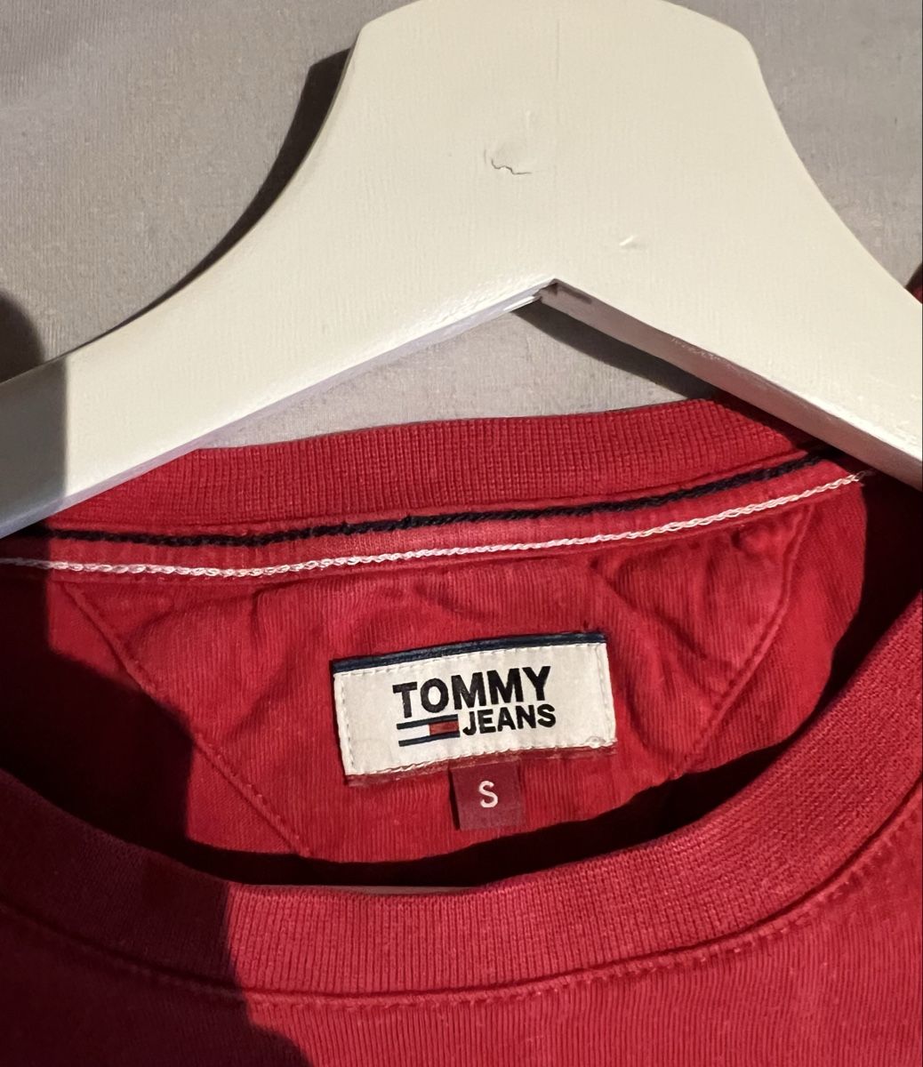 Tommy Hilfiger T-shirt: T-Shirt Tommy Jeans rot cropped – Usato da Fribourg venduto da ank74 2
