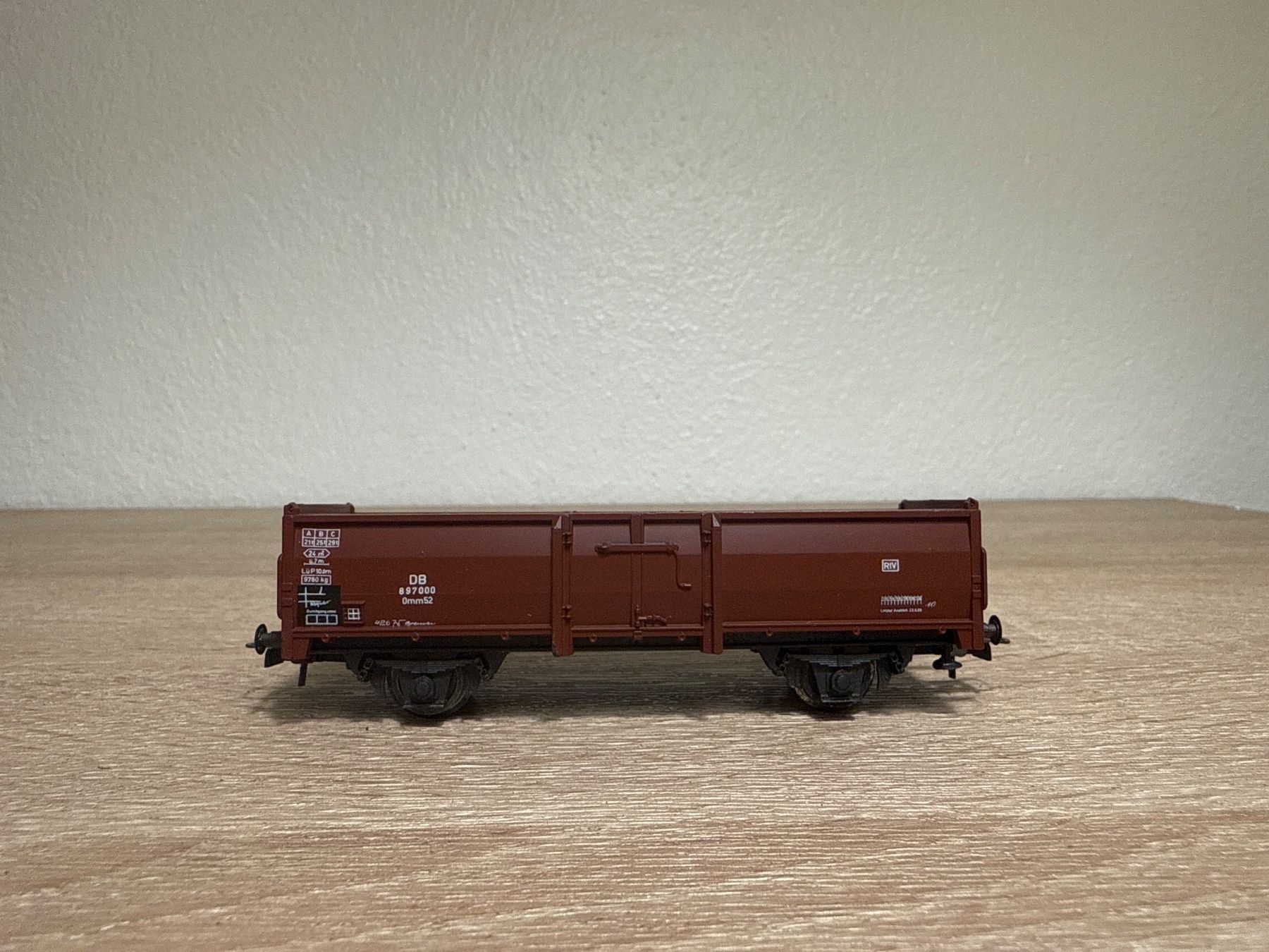 Roco Modellini di ferrovie: Roco Güterwagen DB H0 (91) – Usato da St-Aubin-Sauges venduto da Lo_Go