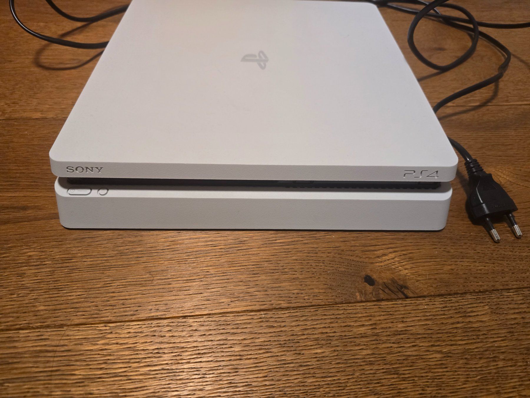 Sony Consoles: Playstation 4 Slim ab CHF 1 – D'occasion à Birr par gen_yn72 1