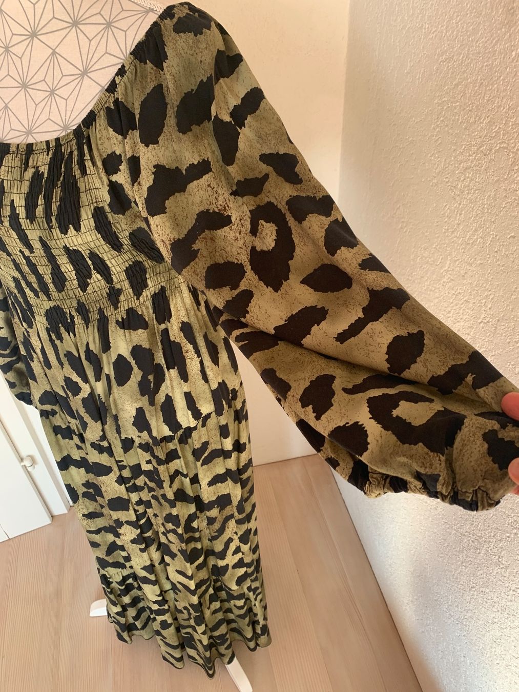 Kleider: Kleid mit Volant  grün/schwarz gemustert – Gebraucht aus Hölstein von dia_7d6n 2
