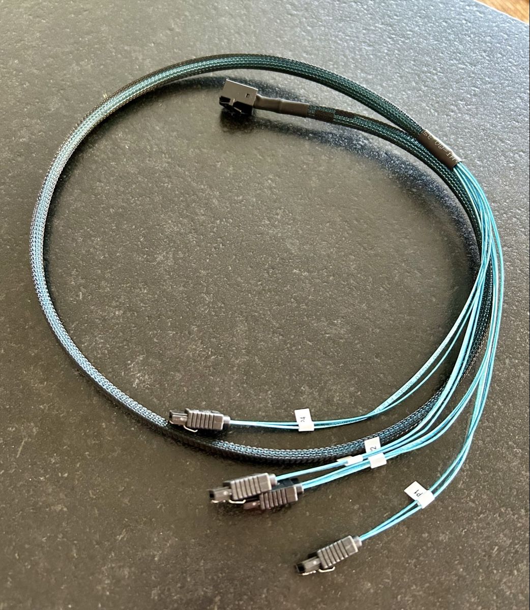 Laufwerke & Adapter: Broadcom 12G Internal PCI-E SAS/SATA HBA Controller – Gebraucht aus Niederhelfenschwil von Anna-1212 1