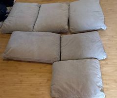 6 Sofakissen in Grau alle zusammen CHF 50.