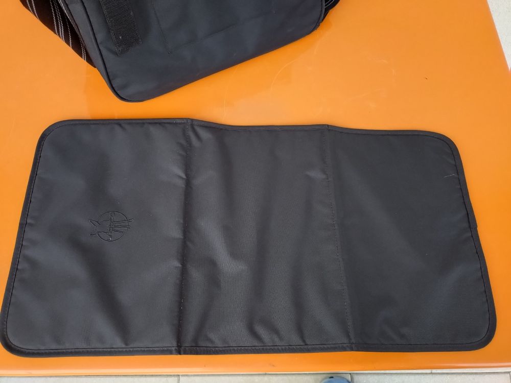 Borse: Lässig Wickeltasche schwarz, Wickelunterlage + Zubehör – Usato da Oftringen venduto da takumivegas 4