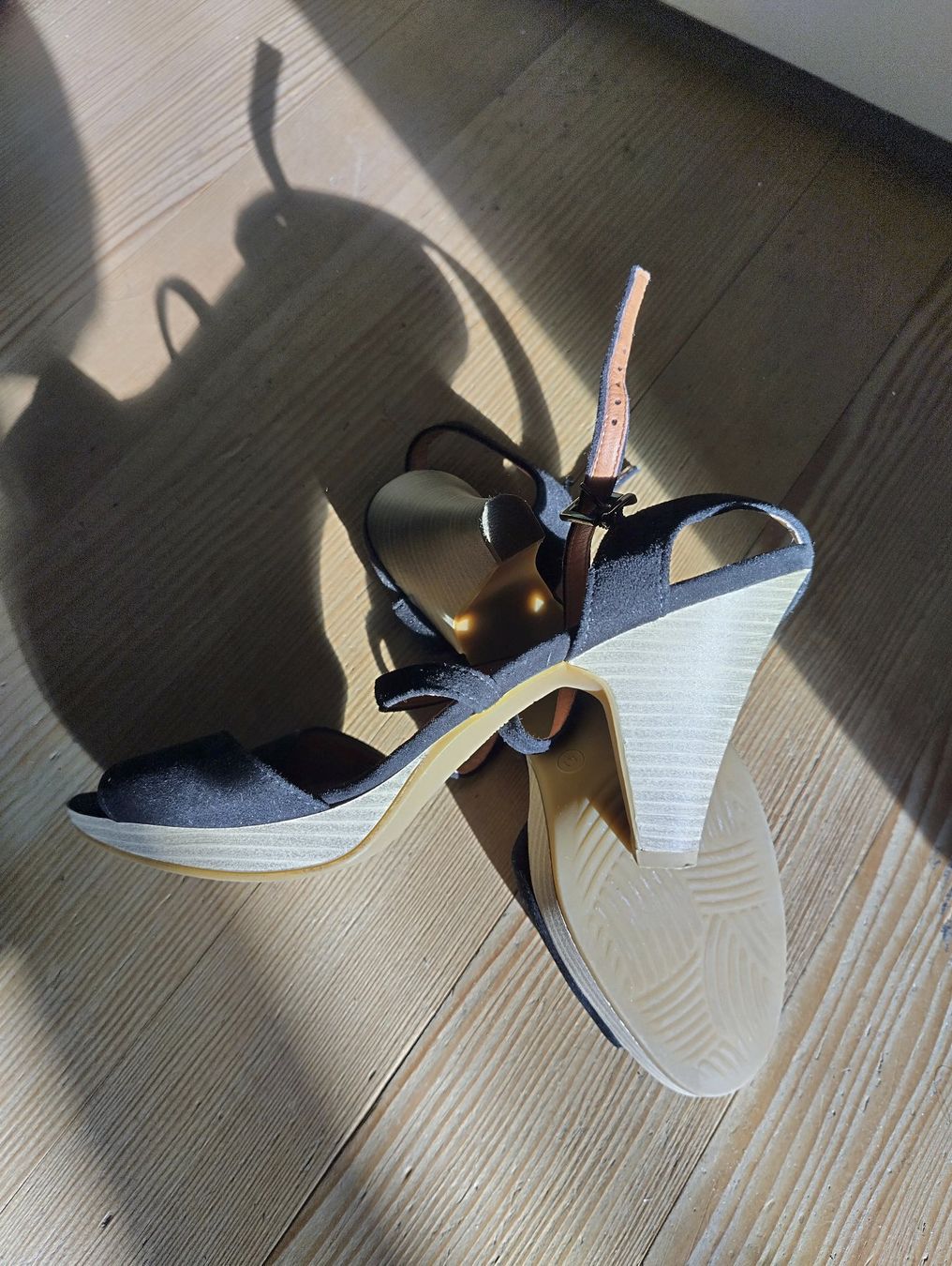 Scarpe da donna: Bequeme und elegante Sommerschuhe, Echtleder – Nuovo (secondo la descrizione) da Zürich venduto da ValeSp 2