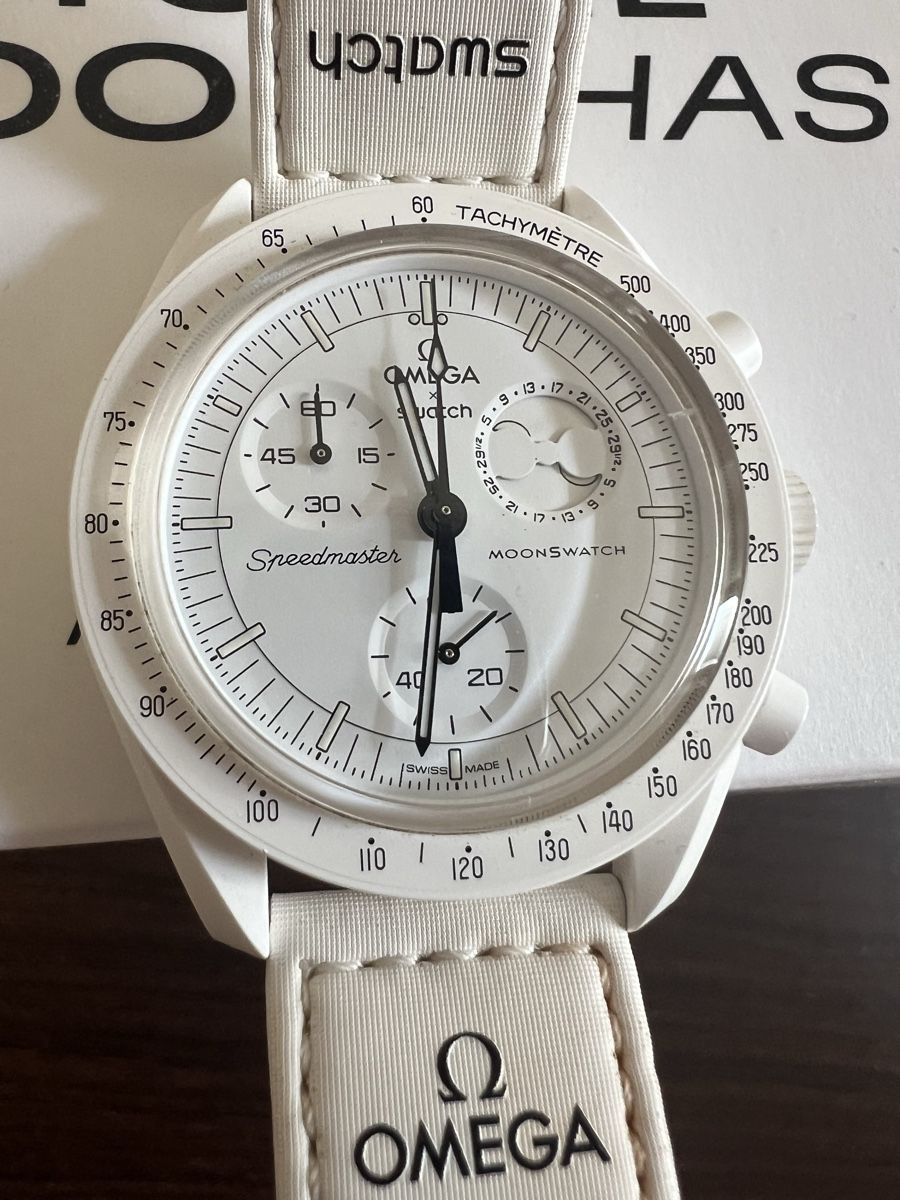 Swatch Orologi: Moonswatch snoopy white  – Usato da La Chaux-de-Fonds venduto da Houles