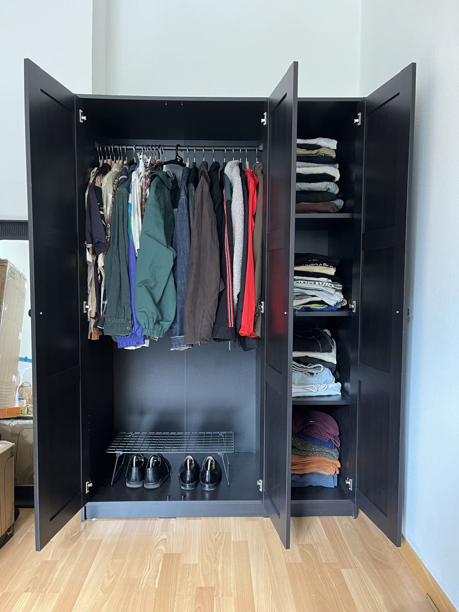 Ikea Armoires: Black wardrobe  – D'occasion à Zürich par ctm_kmf2 2