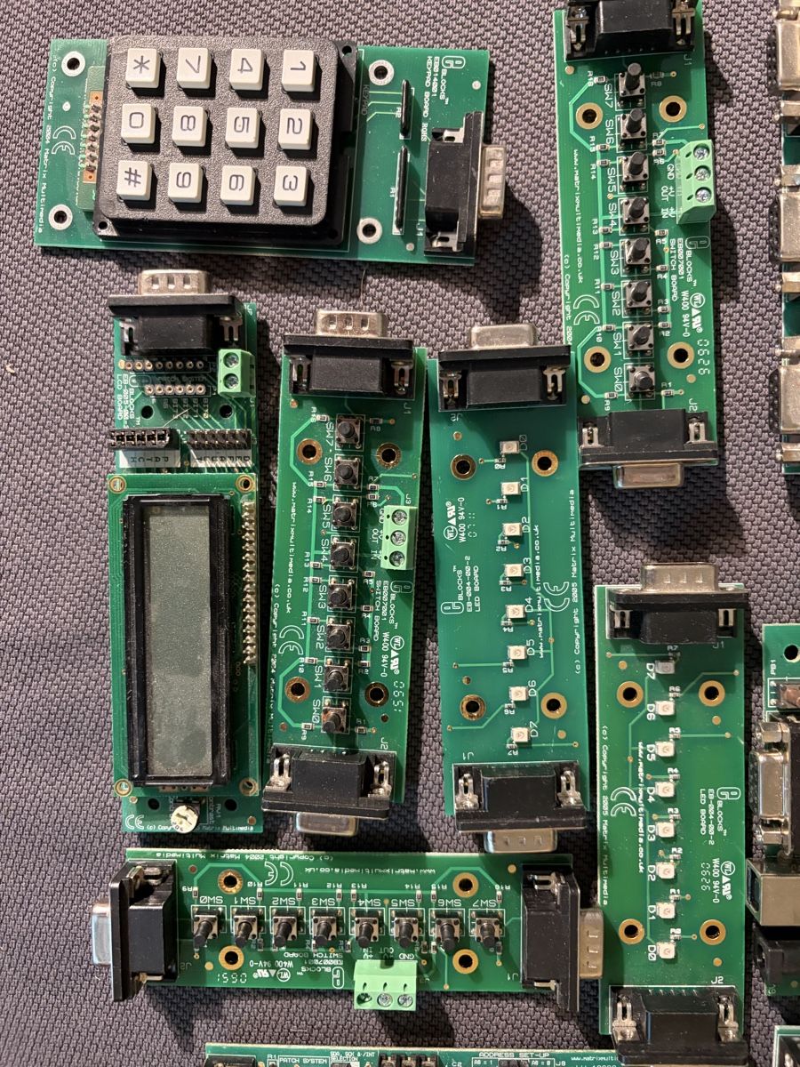 Componenti elettronici: Matrix E-Blocks Bundle – 17 Boards inklusive PIC-Programmer – Usato da St-Légier-Chiésaz venduto da jldr1273 2