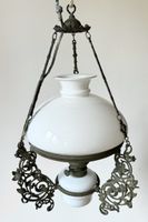Antike Petroleumlampe, elektrifiziert